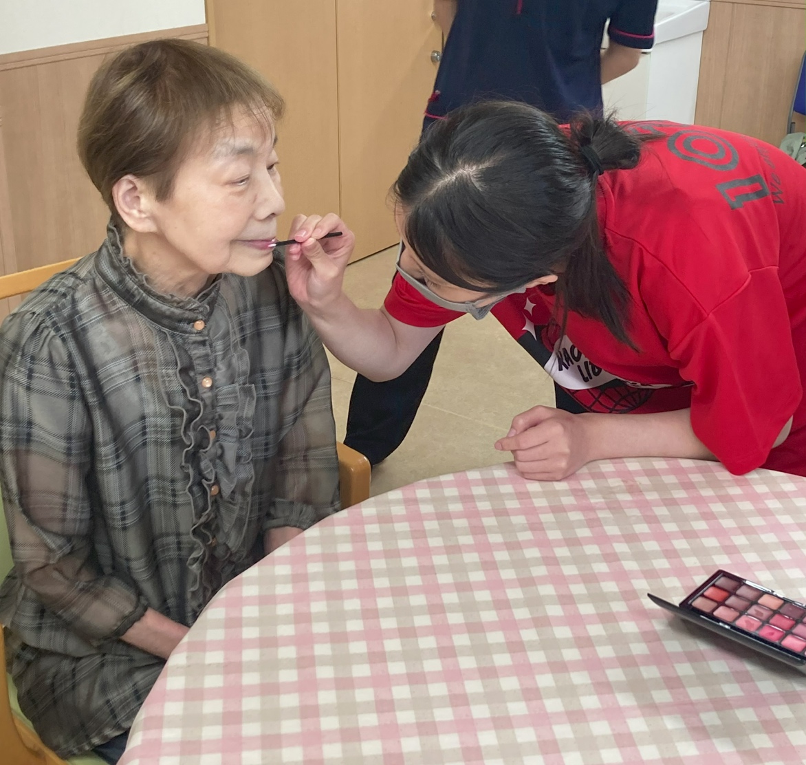 【大仙もずの音】メイクとハンドマッサージで心と体を笑顔に!